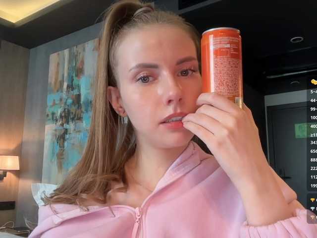 -VikkiL0vesCheese- Live Cam and Statistics on UnifiedCams