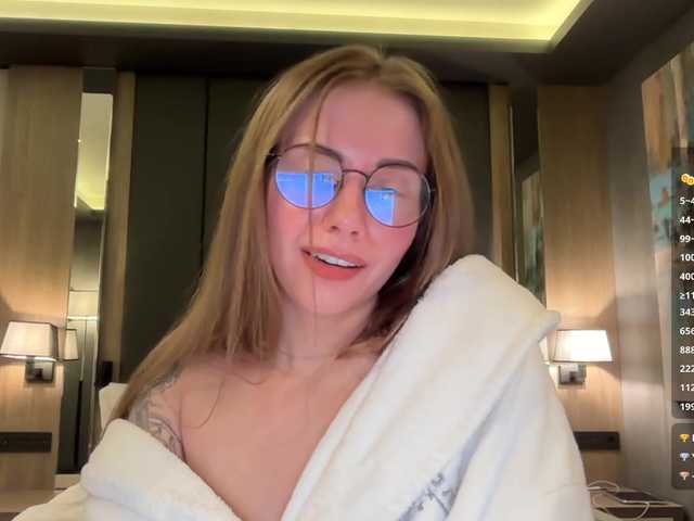  -VikkiL0vesCheese- chat room