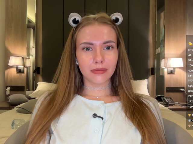  -VikkiL0vesCheese- chat room