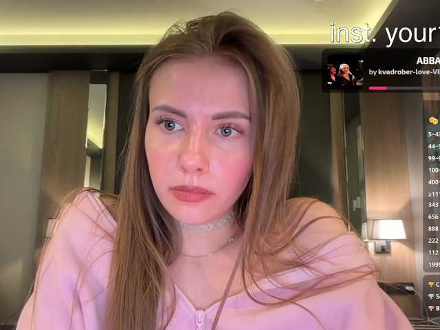  -VikkiL0vesCheese- chat room