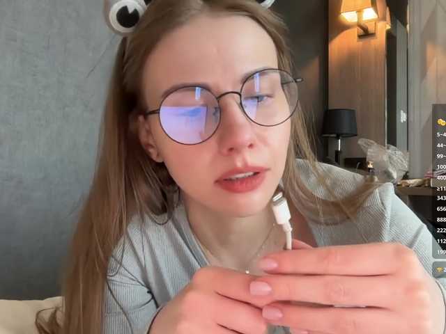  -VikkiL0vesCheese- chat room