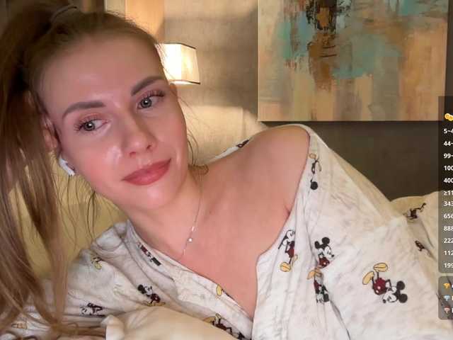-VikkiL0vesCheese-'s BongaCams show and profile