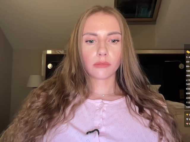  -VikkiL0vesCheese- chat room