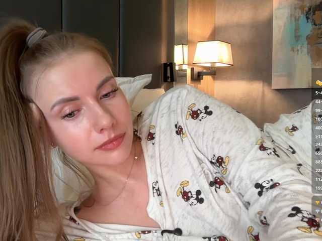 -VikkiL0vesCheese-'s BongaCams show and profile