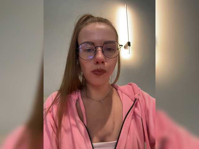  -VikkiL0vesCheese- chat room