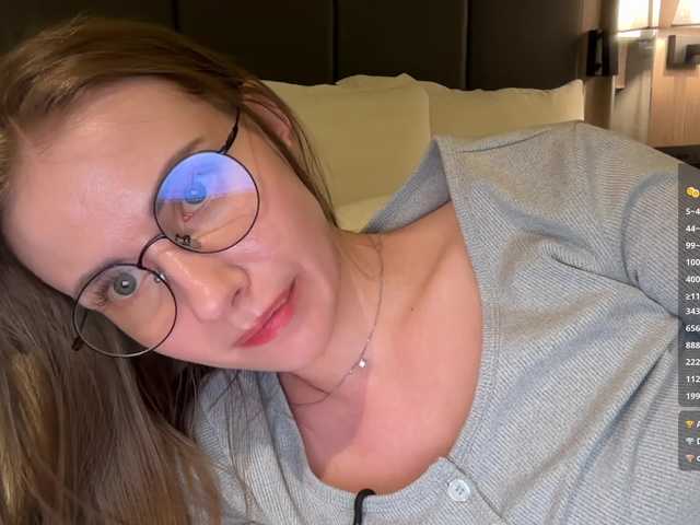  -VikkiL0vesCheese- chat room