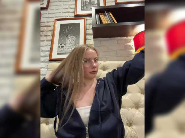 VikkiExtraCheese live webcam show