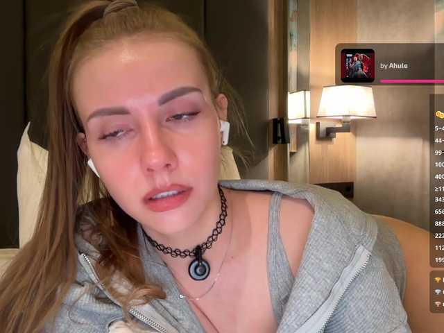 -VikkiL0vesCheese-'s BongaCams show and profile