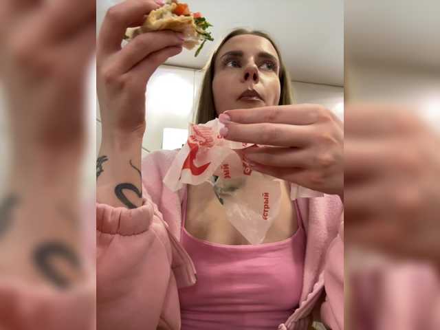 -vikkil0vescheese- cam belle