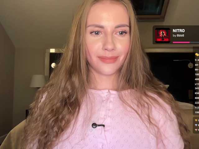  -VikkiL0vesCheese- chat room