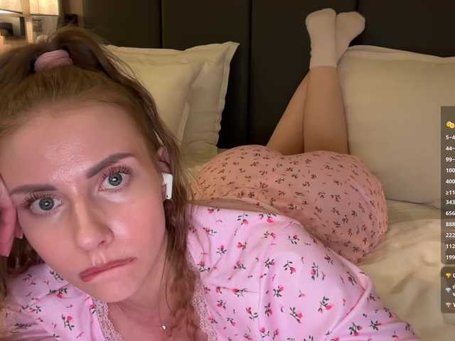  -VikkiL0vesCheese- chat room