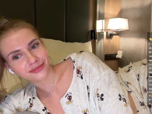 -VikkiL0vesCheese-'s BongaCams show and profile