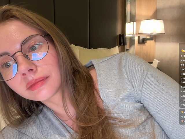  -VikkiL0vesCheese- chat room