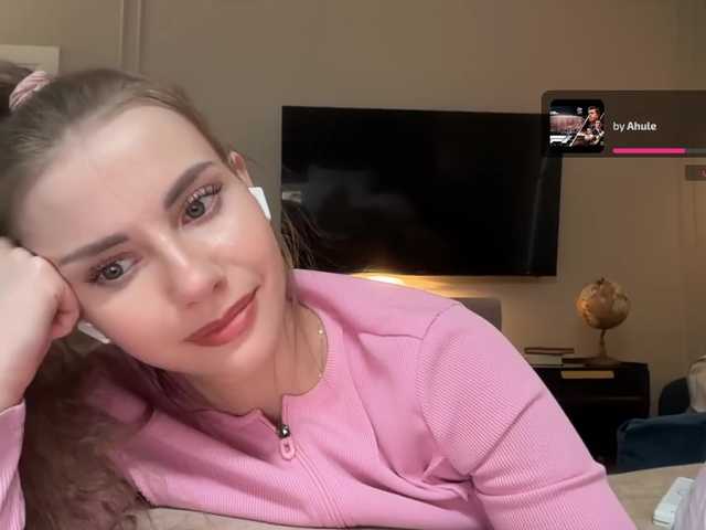 -VikkiL0vesCheese-'s BongaCams show and profile