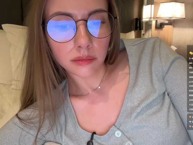  -VikkiL0vesCheese- chat room