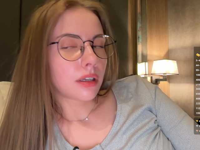  -VikkiL0vesCheese- chat room