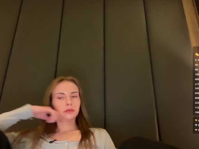  -VikkiL0vesCheese- chat room