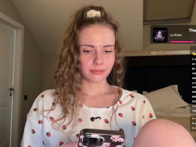 -VikkiL0vesCheese-'s BongaCams show and profile