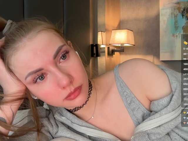  -VikkiL0vesCheese- chat room