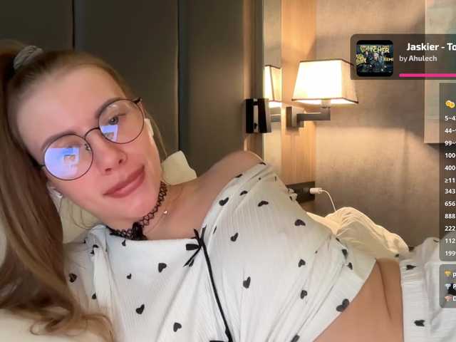 -VikkiL0vesCheese-'s BongaCams show and profile