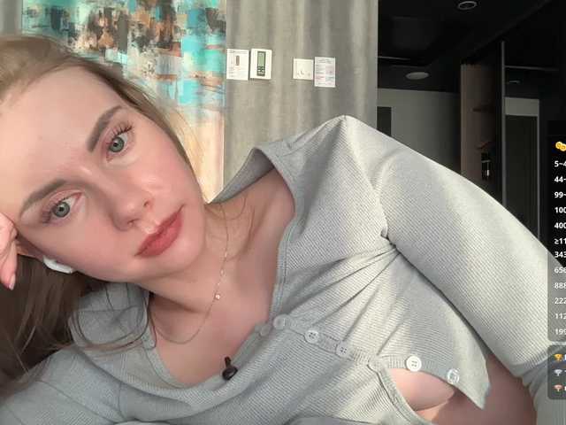  -VikkiL0vesCheese- chat room