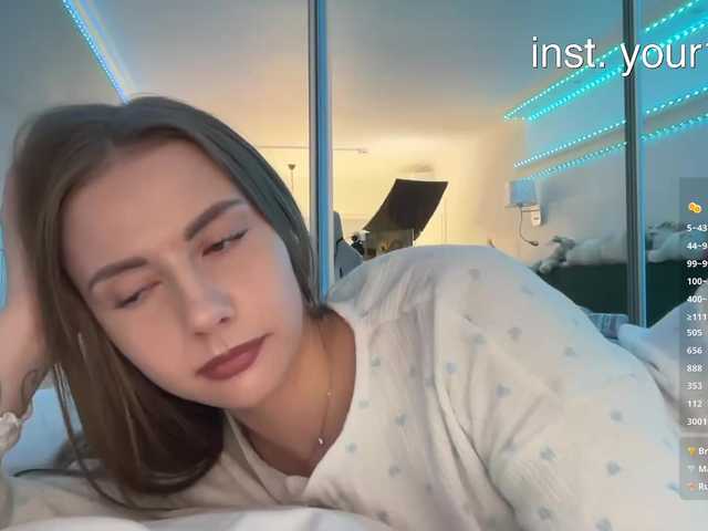 VikkiExtraCheese live cam