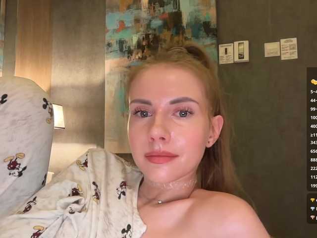 -VikkiL0vesCheese-'s BongaCams profile