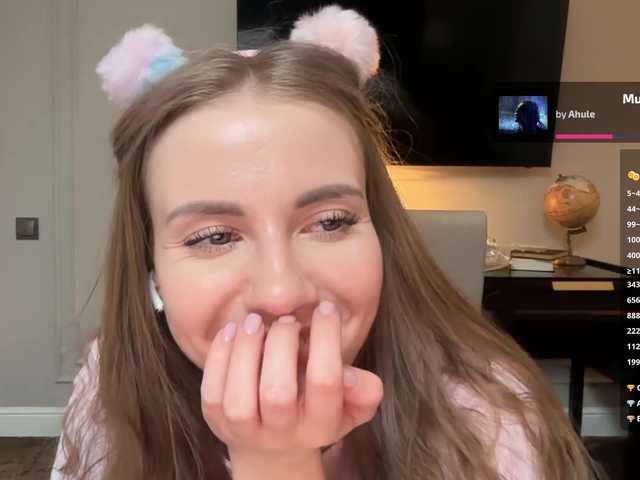 -VikkiL0vesCheese-'s BongaCams show and profile