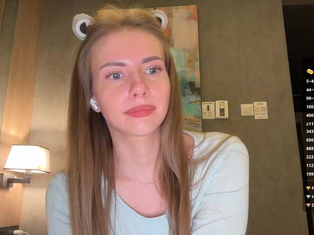  -VikkiL0vesCheese- chat room