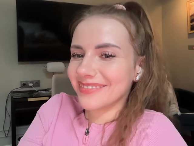 -VikkiL0vesCheese-'s BongaCams show and profile