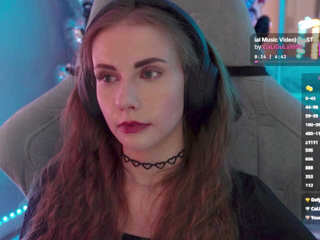 go to chat with VikkiExtraCheese