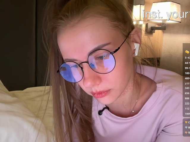  -VikkiL0vesCheese- chat room