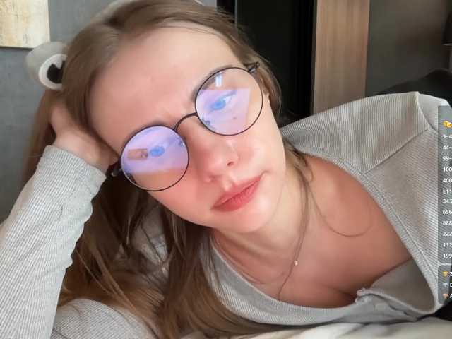  -VikkiL0vesCheese- chat room