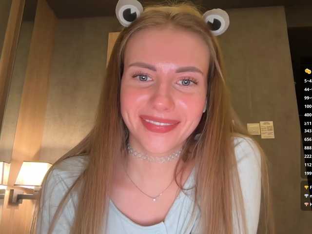  -VikkiL0vesCheese- chat room