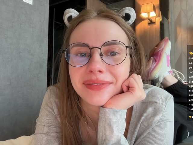  -VikkiL0vesCheese- chat room