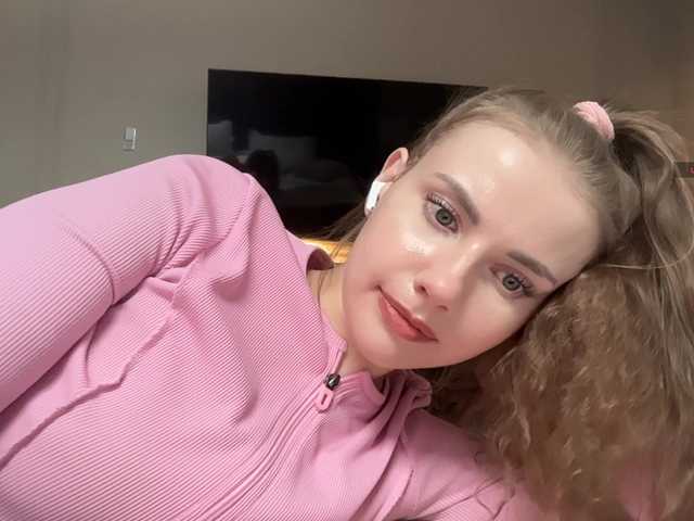 -VikkiL0vesCheese-'s BongaCams profile