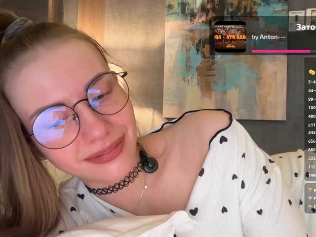  -VikkiL0vesCheese- chat room