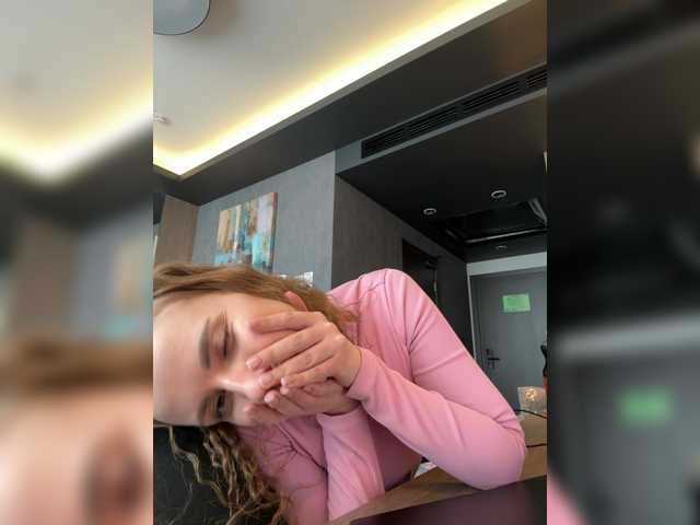  -VikkiL0vesCheese- chat room