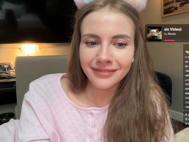 -VikkiL0vesCheese-'s BongaCams profile