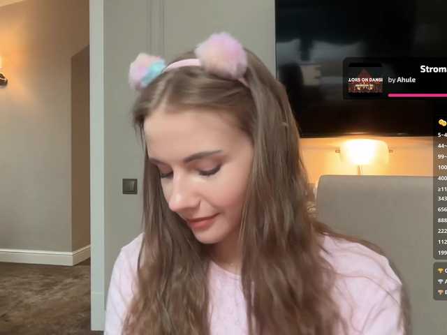 -VikkiL0vesCheese-'s BongaCams profile