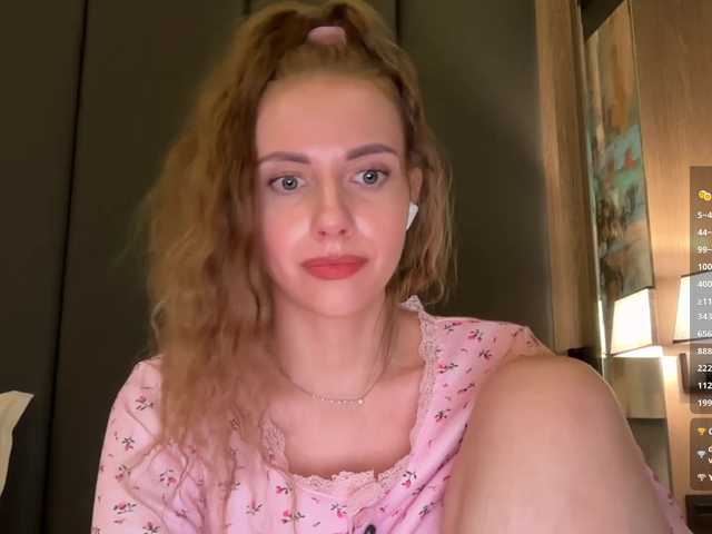 -VikkiL0vesCheese-'s BongaCams profile