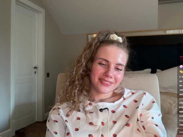  -VikkiL0vesCheese- chat room