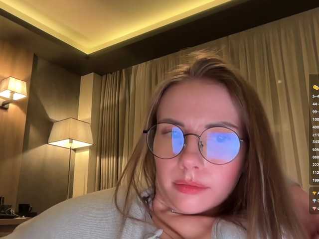 -VikkiL0vesCheese-'s BongaCams profile