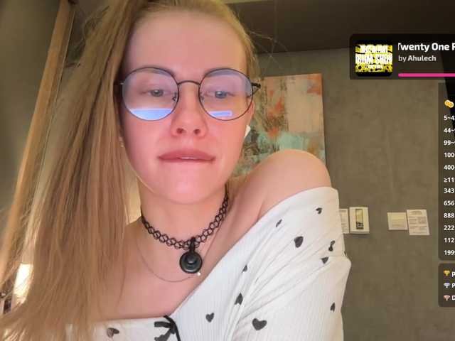 -VikkiL0vesCheese-'s BongaCams show and profile