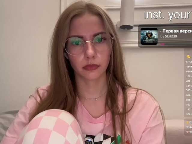 -VikkiL0vesCheese- live cam on BongaCams