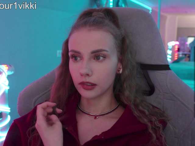  -VikkiL0vesCheese- chat room