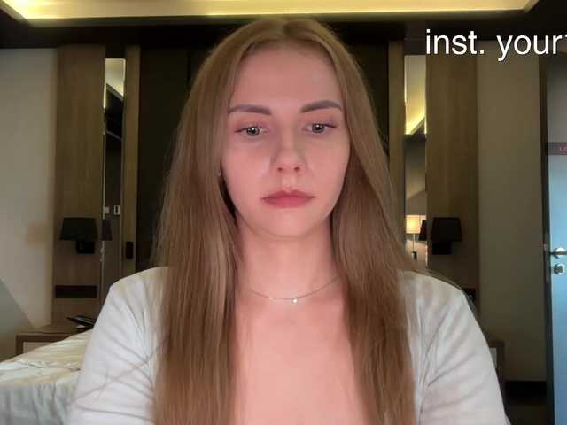 Chat with VikkiExtraCheese live cam