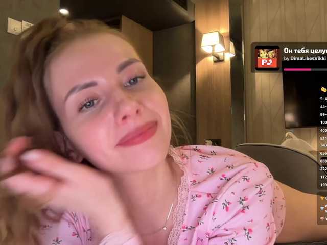  -VikkiL0vesCheese- chat room