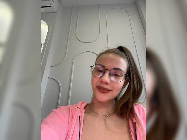  -VikkiL0vesCheese- chat room