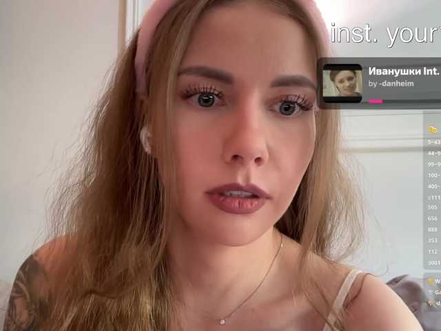VikkiExtraCheese live webcam show